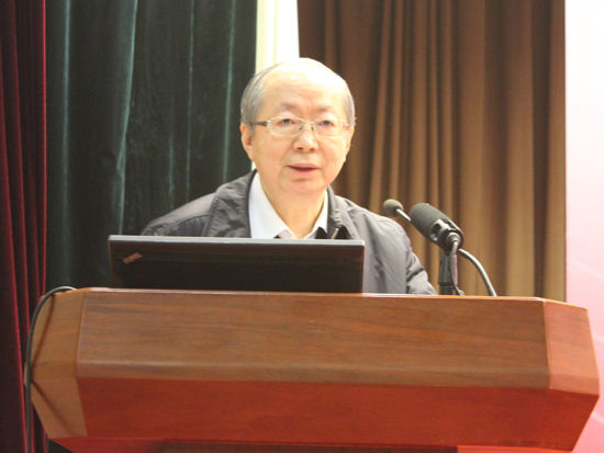 中國經(jīng)濟(jì)體制改革基金會彭森出席第二屆中國產(chǎn)業(yè)改革發(fā)展年會并演講                                                            